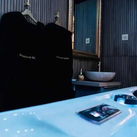 Apartment Loveroom 50 Nuances De Bulles Jacuzzi Et Sauna Privatif